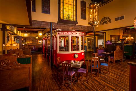 what are the hours of the old spaghetti factory